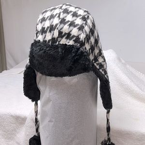 CollectionEightheen Unisex Winter Plaid Faux Fur Hat with Eat Flaps PomTies